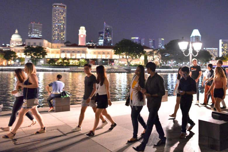 Exploring Singapore at night on the pub crawl